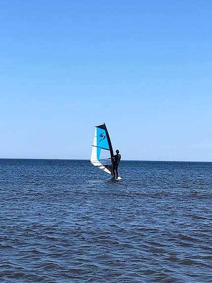 Vindsurfingbräda och rigg i nyskick