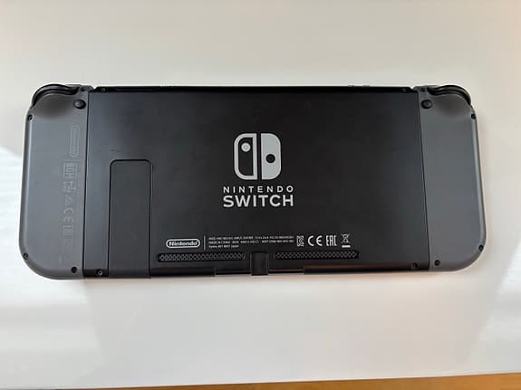 Nintendo Switch med tillbehör i mycket fint skick – Hämtas på plats