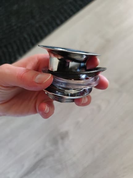 Handfat med Ny rejäl pop up ventil(550kr)