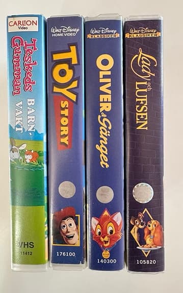 DISNEY-KLASSIKER & Teskedsgumman på VHS – 4 st filmer