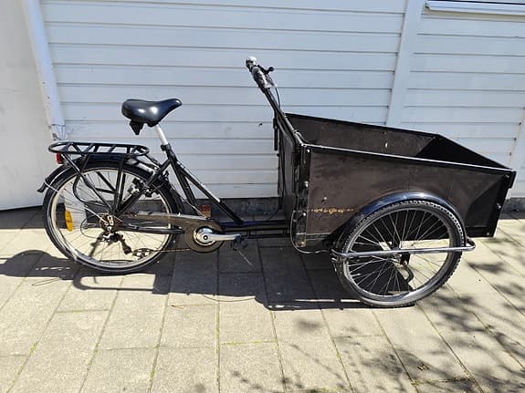 Rymlig och praktisk lådcykel från Amladcykler – Plats för två barn