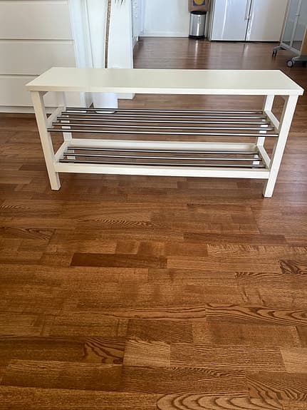 IKEA bänk skoställ vit med metallhyllor