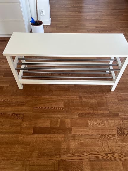IKEA bänk skoställ vit med metallhyllor