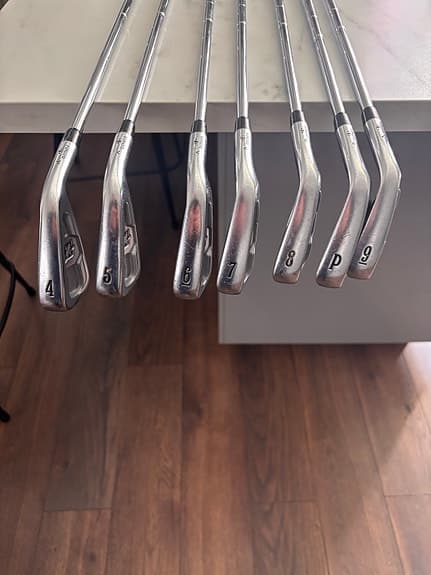 Golfklubbor järnset 4–9 + P höger