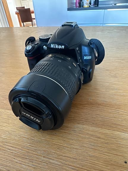 Nikon D5000 + 3 objektiv + blixt – komplett paket