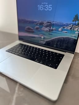 MacBook Pro 16" M2 Max 32GB / 1TB / 12 CPU / 38 GPU