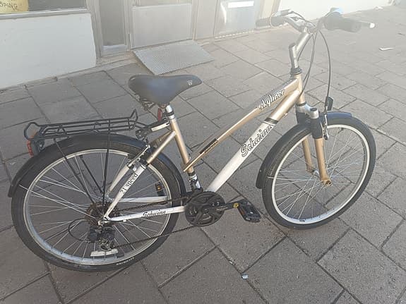 Mtb cykel tum26 med 24vxl funkar som det ska 
Ny servad med lås
900kr
Linköping