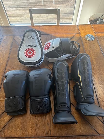 boxningspaket handskar benskydd mitts