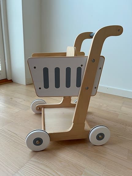 Kundvagn i trä från Mamamemo