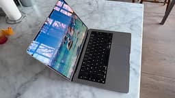 Apple MacBook Pro M2 Max 96 GB RAM, 2 TB SSD. 93% batteri.