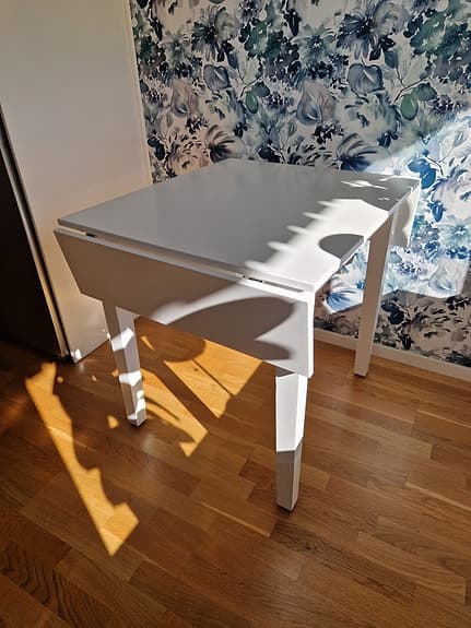 Bord från Bruka med dubbla klaffar