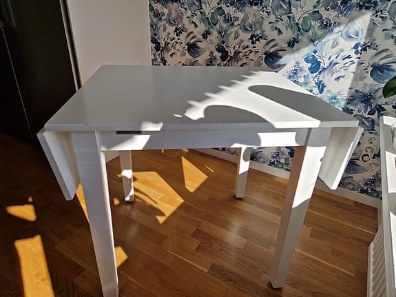 Bord från Bruka med dubbla klaffar