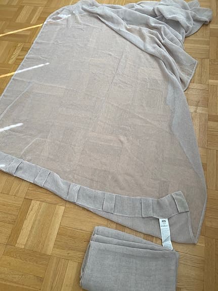 IKEA RODASK gardiner och JYSK gardin samt blått mönstrat tyg
