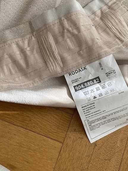 IKEA RODASK gardiner och JYSK gardin samt blått mönstrat tyg