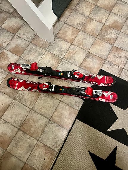 Atomic Carv 200 Jr skidor röda med bindningar
