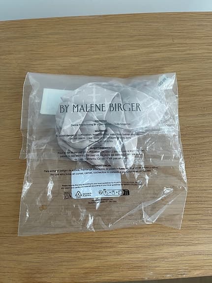 Helt ny 100% silk BY MALENE BIRGER ljusbeige hårsnodd