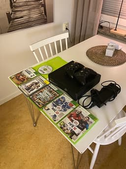 Xbox 360 + 6 spel (inkl GTA V)