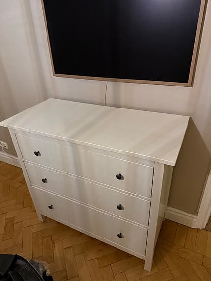 Hemnes byrå i vitbets med 3 lådor