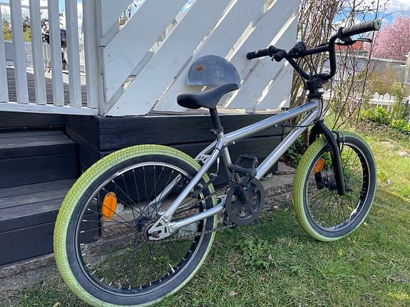 BMW cykel med 20 tum däck.