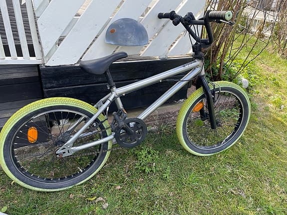 BMW cykel med 20 tum däck.