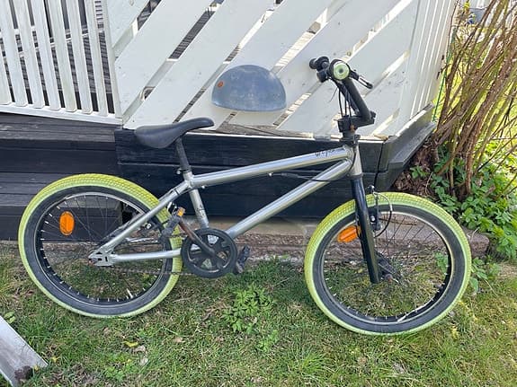 BMW cykel med 20 tum däck.