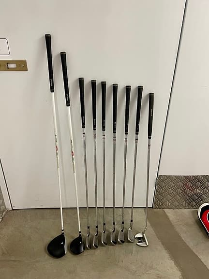 Lättspelat golfset för herrar med vagnbag