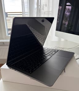 MacBook Air M2 2022, 13,6”, 8 GB RAM, 256 GB SSD