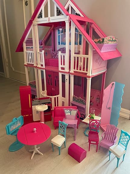 Barbie stort dockhus med möbler