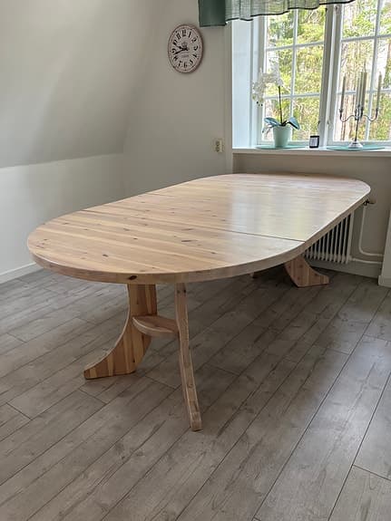 Runt Furubord med iläggsskivor