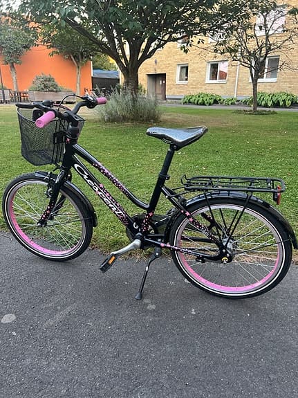 Crescent barncykel 20" 3-växlad, svart/rosa med korg och pakethållare