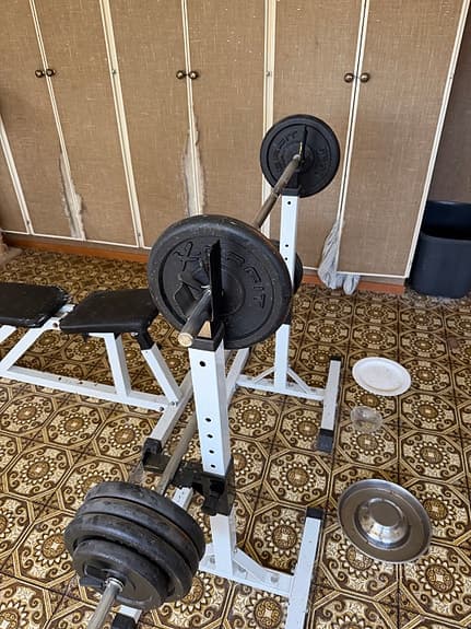 Multigym, bänk, stänger och vikter
