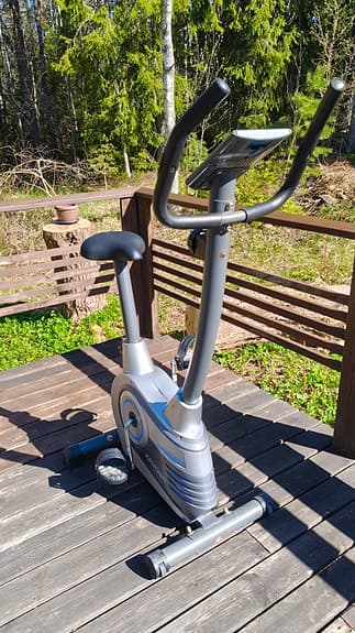 Motionscykel med display och motståndsreglage. Norrtälje.