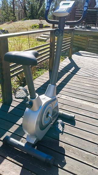 Motionscykel med display och motståndsreglage. Norrtälje.