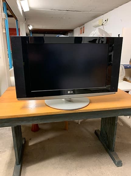 26’’ LG TV
