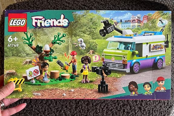 LEGO Friends Nyhetsbil - 446 bitar