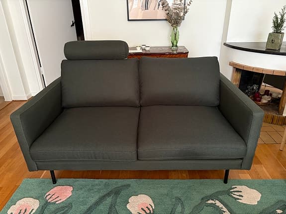 Elegant soffa från Ilva i mörkgrön färg