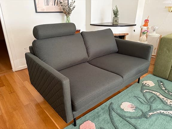 Elegant soffa från Ilva i mörkgrön färg