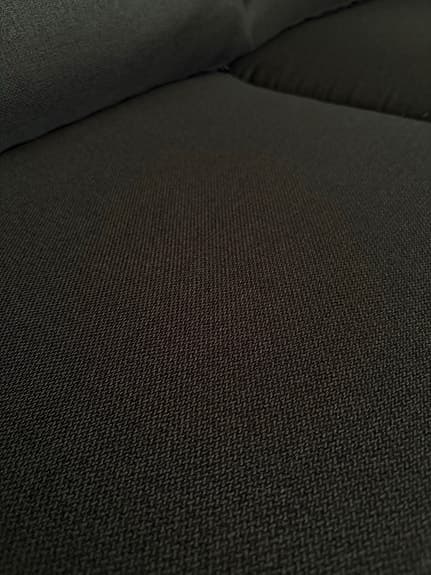Elegant soffa från Ilva i mörkgrön färg
