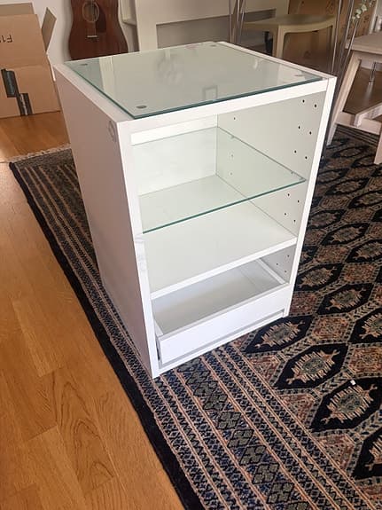 Vit hurts med glashylla och utdragbar låda, ikea