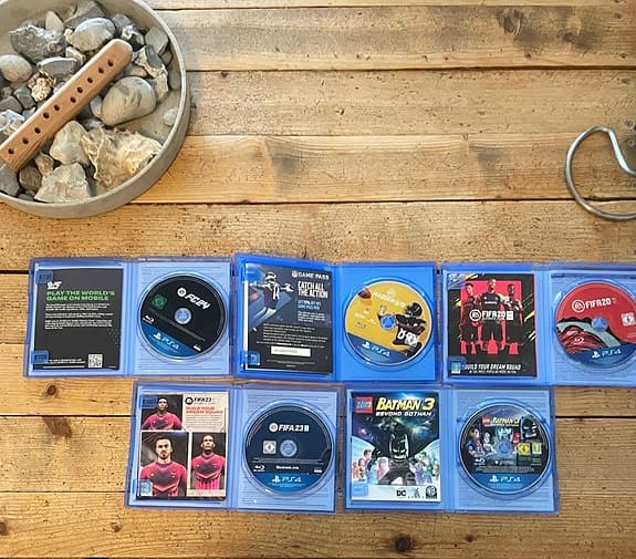 PS4 spelpaket – FIFA, Madden NFL och Lego Batman