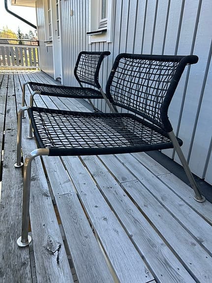 BoConcept - Svarta loungestolar i metall och nät