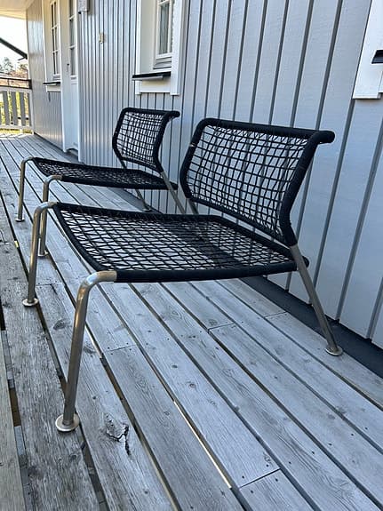 BoConcept - Svarta loungestolar i metall och nät