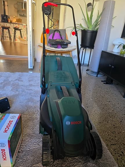EasyMower 18V-32 + Bosch häcksax – båda