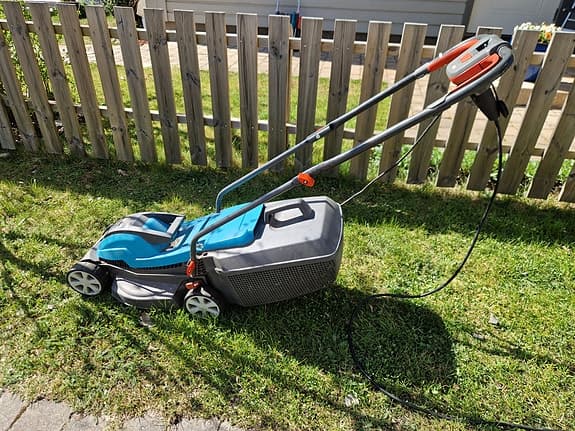Gardena elektrisk gräsklippare blå/grå
