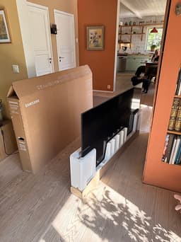 Samsung 65" Q68D 4K QLED Smart TV (2024) med Soundbar