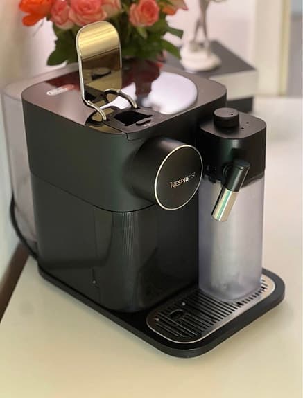 Nespresso Gran Lattissima (De'Longhi) – Som ny!