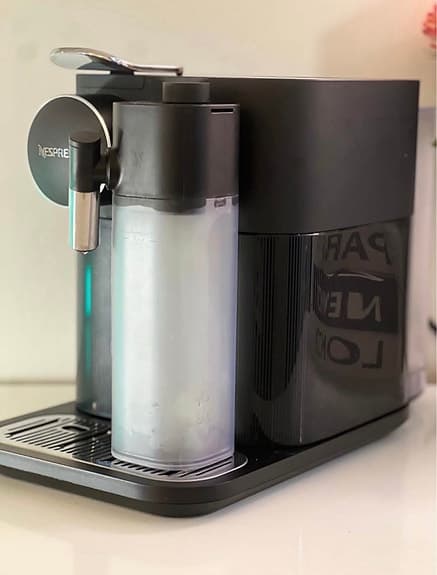 Nespresso Gran Lattissima (De'Longhi) – Som ny!