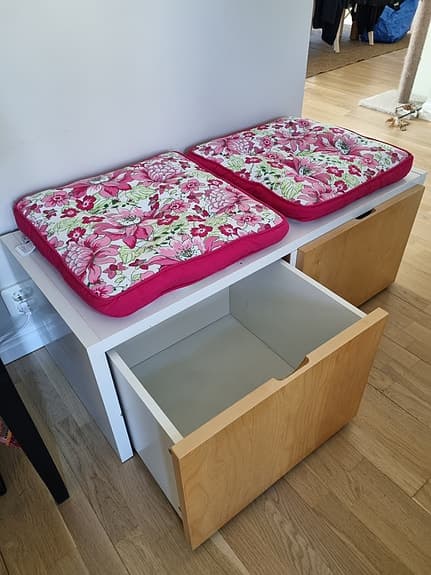 Praktisk sittbänk med förvaring