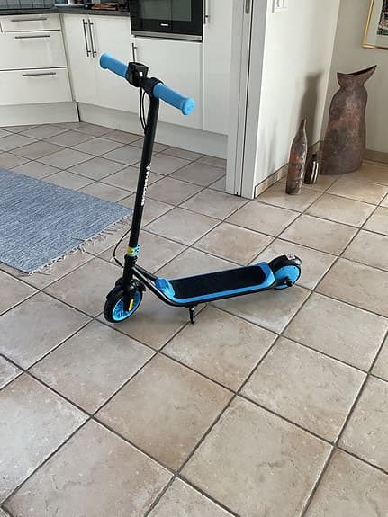 Sänkt pris på helt ny och oanvänd elscooter för målgrupp 7 - 12 år