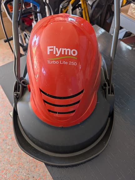 Flymo gräsklippare